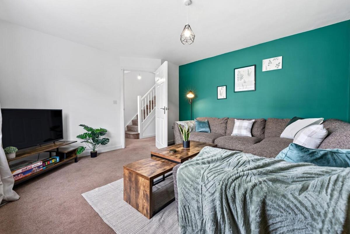 Woodscape - Spacious 4 Bed Work Accommodation, Contractors & Professionals, Driveway Parking, Fast Wifi, Close To Centre Apartment *