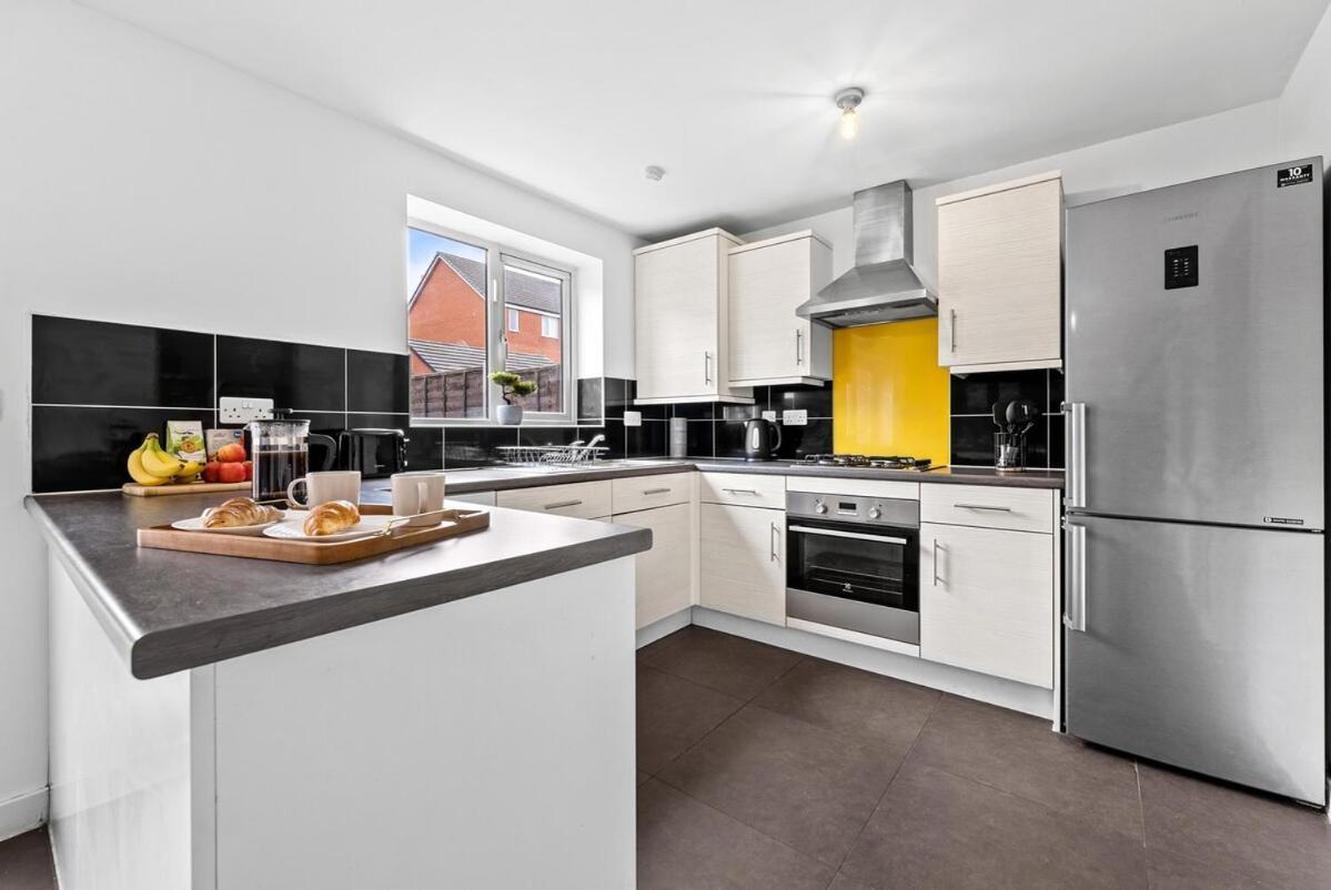 Woodscape - Spacious 4 Bed Work Accommodation, Contractors & Professionals, Driveway Parking, Fast Wifi, Close To Centre