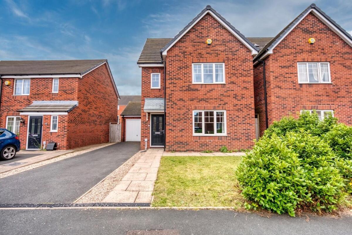 Apartment Woodscape - Spacious 4 Bed Work Accommodation, Contractors & Professionals, Driveway Parking, Fast Wifi, Close To Centre *