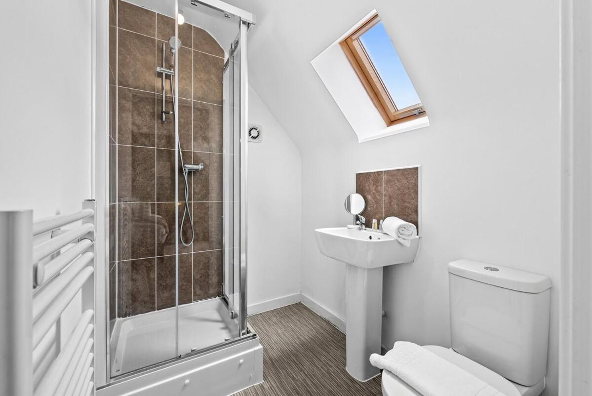 Woodscape - Spacious 4 Bed Work Accommodation, Contractors & Professionals, Driveway Parking, Fast Wifi, Close To Centre * Birmingham