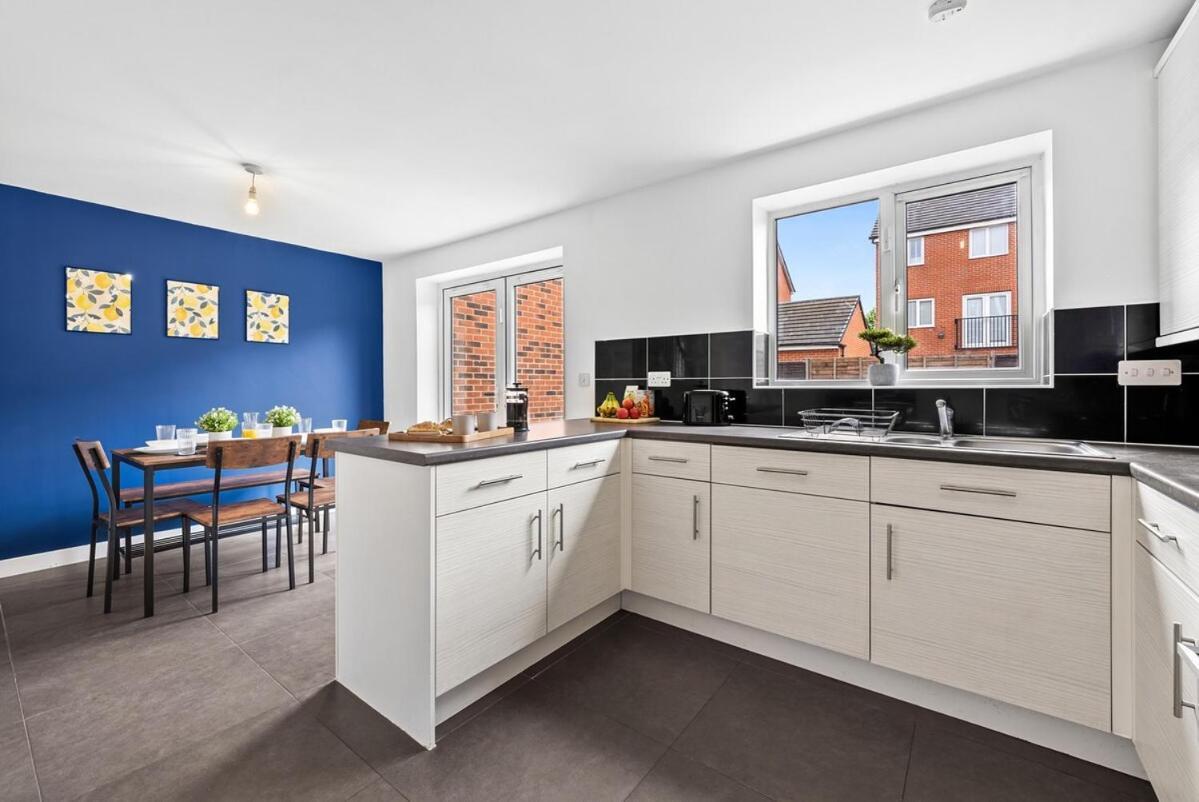 Apartment Woodscape - Spacious 4 Bed Work Accommodation, Contractors & Professionals, Driveway Parking, Fast Wifi, Close To Centre