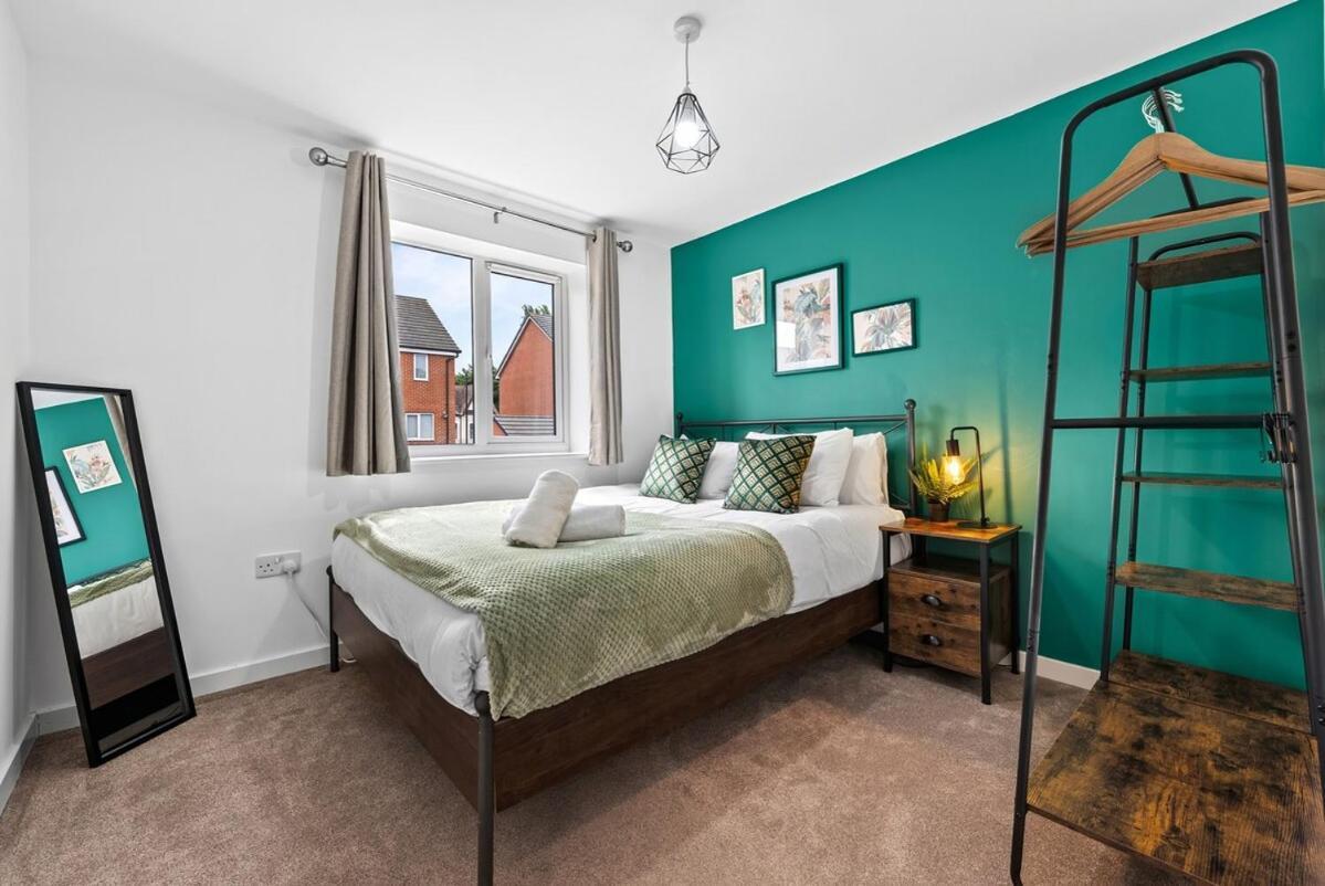 Woodscape - Spacious 4 Bed Work Accommodation, Contractors & Professionals, Driveway Parking, Fast Wifi, Close To Centre Birmingham